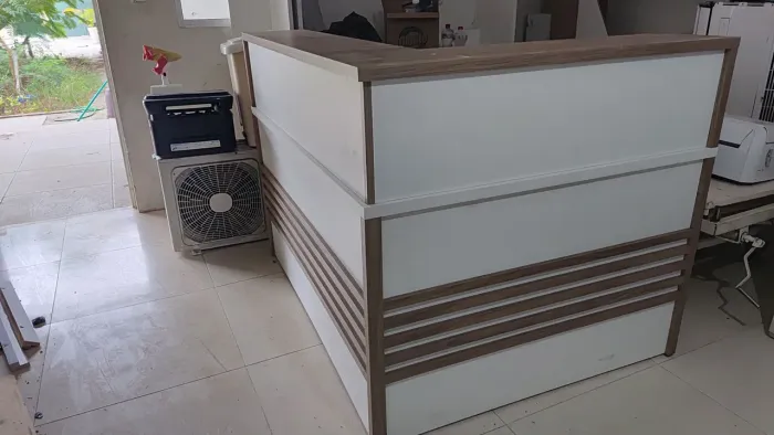 Balcão de Recepção em L Planejado 1,50 x 1,20 m - Excelente Estado