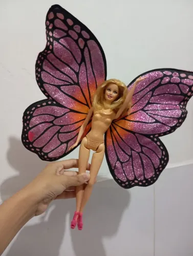 Boneca Barbie mariposa em perfeito estado 