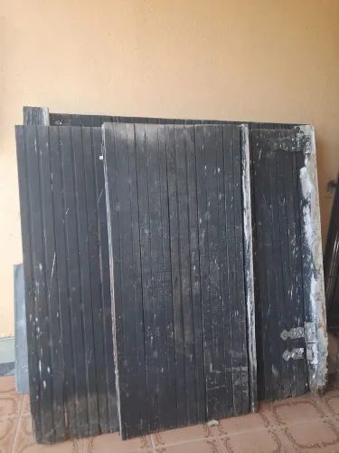 Portão de garagem e social de madeira maciça 