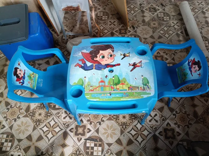 Mesinha e cadeiras infantil