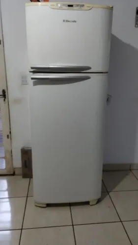 Geladeira Eletrolux 410 litros 
