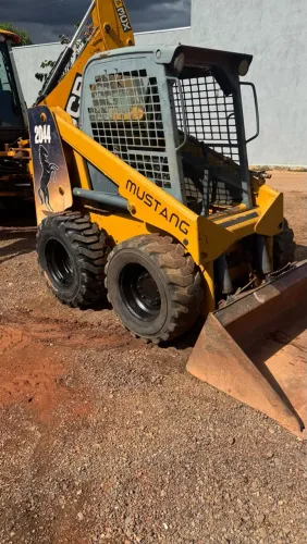 Mini carregadeira