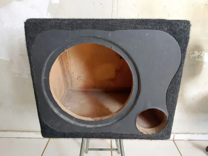 Caixa p/ sub de 12