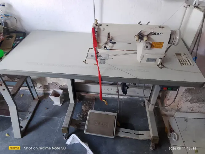 Vende-se máquina de costurar