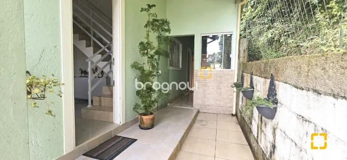 TERRENO COM 308,00 M², COM DUAS CASAS CONSTRUÍDAS PRÓXIMO À UFSC E ELETROSUL