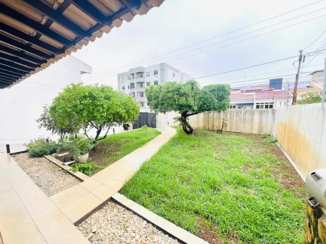 Casa na Atalaia com , 4 quartos sendo 2 suítes e garagem para 4 carros