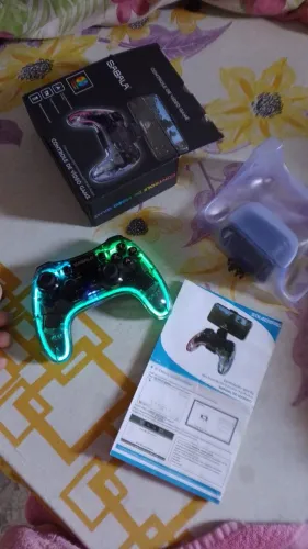 Controle Gamer Bluetooth RGB para Celular com Suporte
