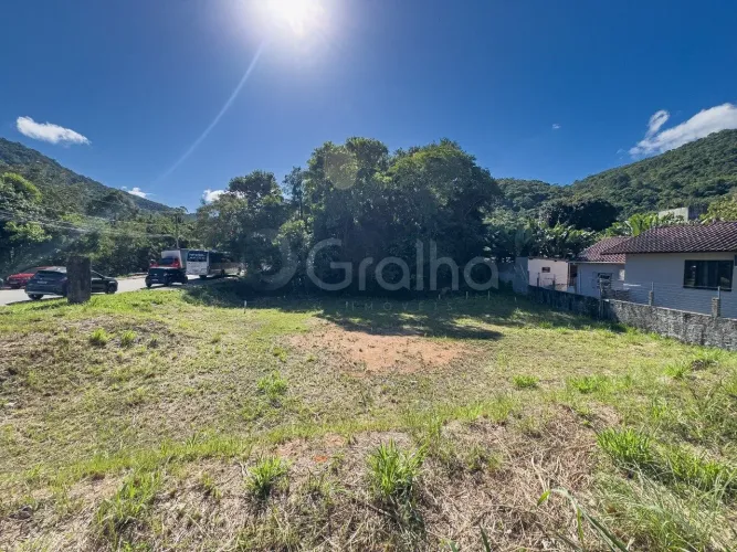 Terreno com 435,42 m² à venda no Saco Grande