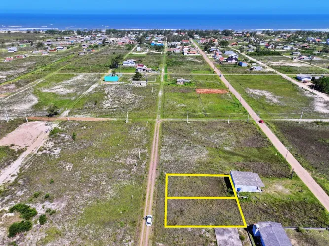 Terreno próximo ao Mar e a Lagoa Cortada