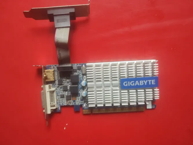 Vendo Placa de vídeo GT 210 1gb ddr3 para Pc