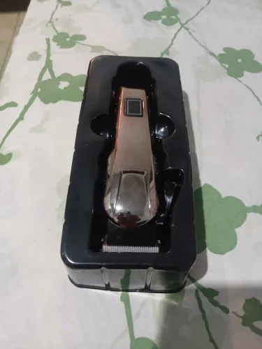 MÁQUINA DE CORTAR CABELO PORTÁTIL