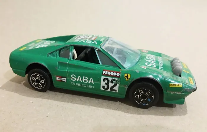 Miniatura esc:1:43 Burago<br>Ferrari 308 GTB-1980 Diecast model (GREEN) SABA Racing