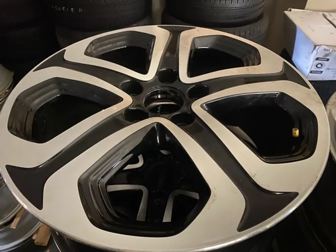 Roda Honda HRV aro 17 original unidade valor mínimo consulte o jogo 