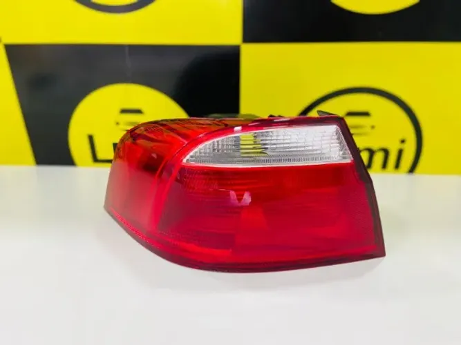 Lanterna traseira Voyage G6 G7 G8 - NOVO!!