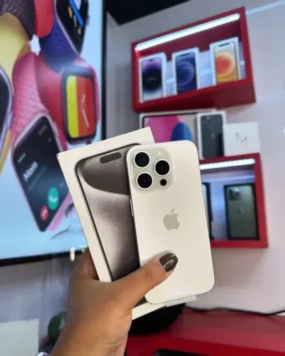 ? IPhone 15 Pro 128gb White Titanium / Chip físico ?