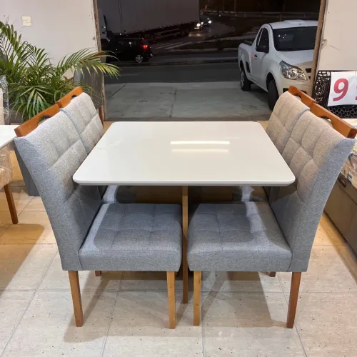 Mesa Laqueada 90x90 + 4 cadeiras (NOVO)