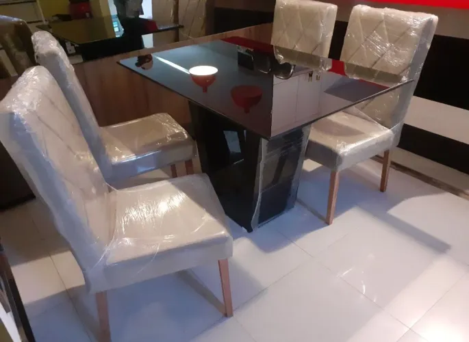 Conjunto Mesa Laca Preta e 4 Cadeiras P.R.O.M.O.Ç.Ã.O