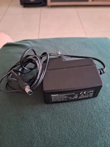 Fonte adaptador Sunny, monitor e notebook