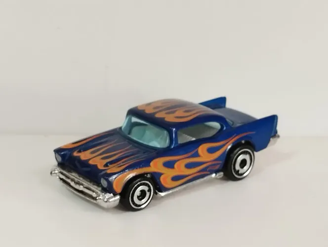 Miniatura Hotwheels Chevy.