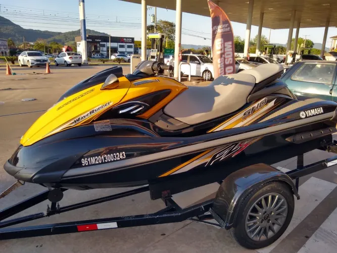 JET SKI Yamaha FZS SUPERCHARGER 2013 COM REBOQUE REK PERSONALIZADO