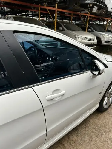 Porta Dianteira Direita Peugeot 408 2013 sem acessorios