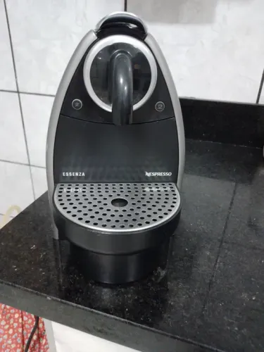 Duas Máquinas de Café Nespresso Essenza