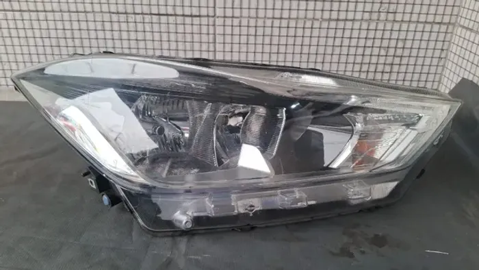 Farol Direito Nissan Ticks 17/19