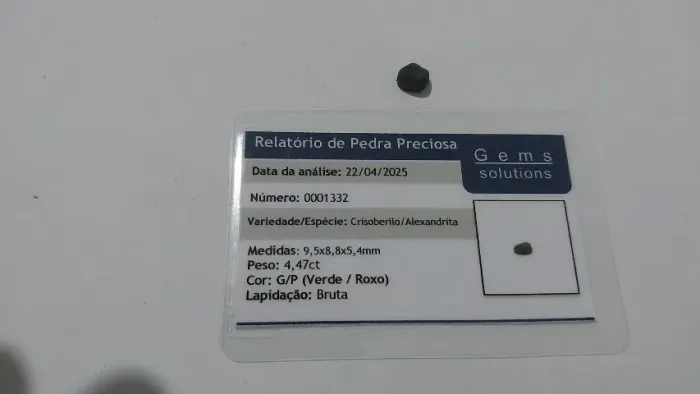 Alexandrita com mudança de cor laudada 1,75ct