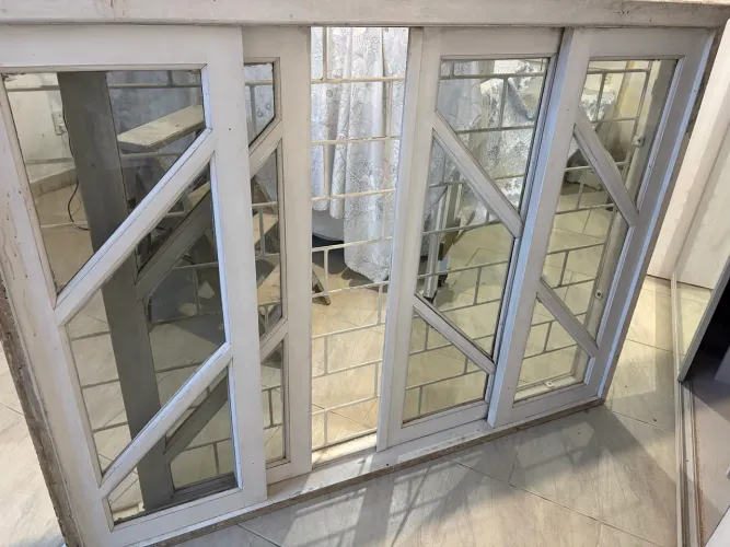 Janela de madeira Itaúba com grade