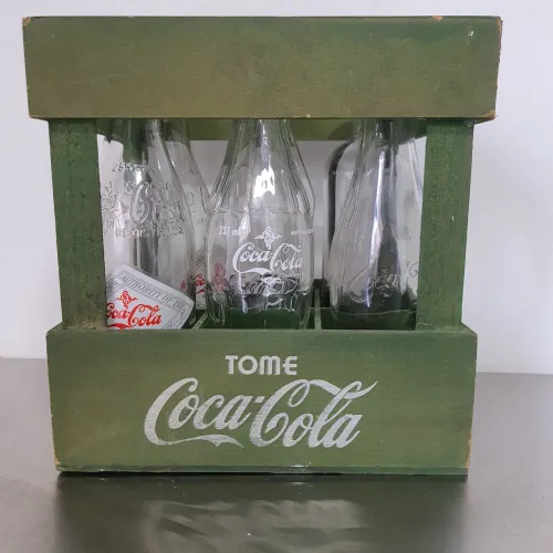 Coleção Coca Cola garrafas históricas + Engradado de Madeira