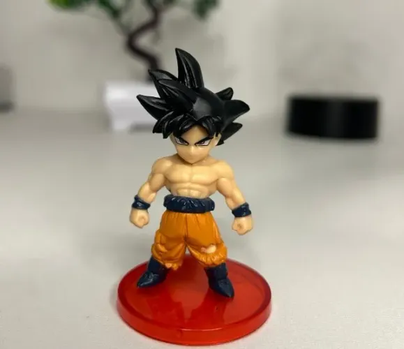 Action Figure Goku Ultra Instinto (Forma Base) 