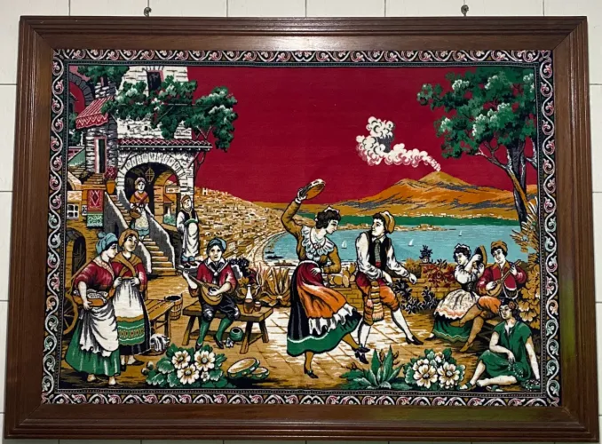 Quadro decorativo de tapeçaria com cena campestre