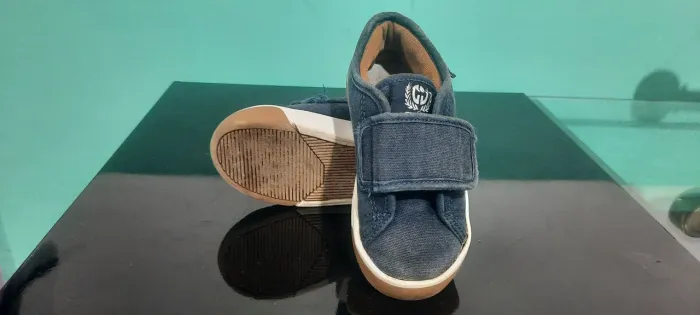 Tênis marca Original- Tamanho 23