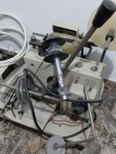 Duas Máquina de hot stamping.