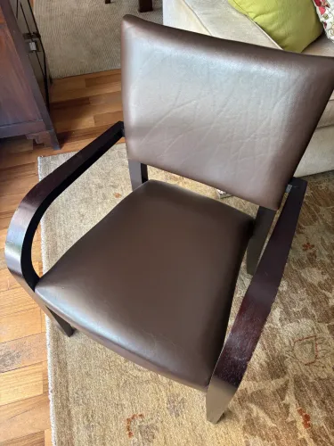 Lindas Cadeiras em Couro - Artefacto