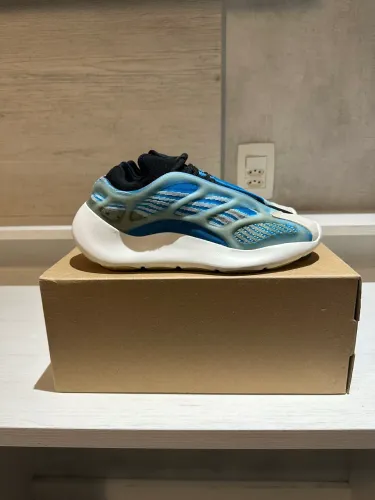 Yeezy 700 Arzareth