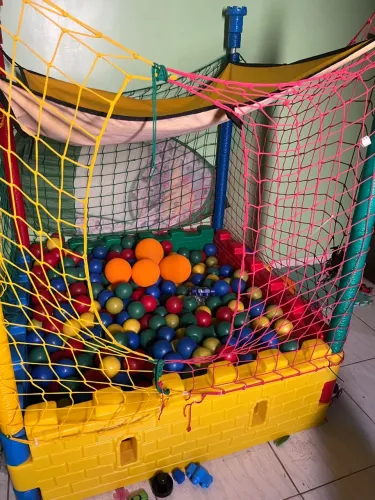 Piscina de Bolinhas Infantil com Redes de Proteção