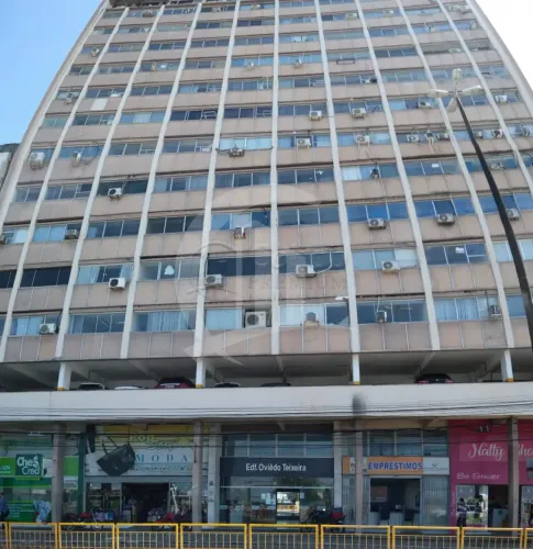 Sala para locação no Edifício Oviedo Teixeira.