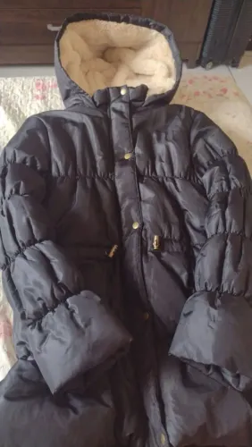 Casaco infantil de inverno com capuz