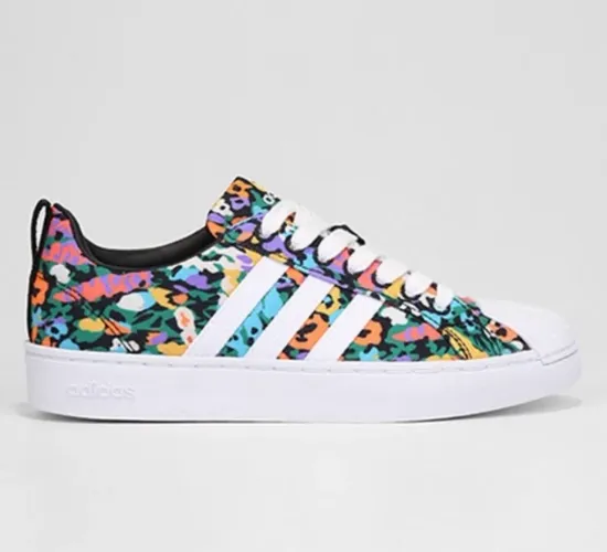Tênis adidas streetcheck