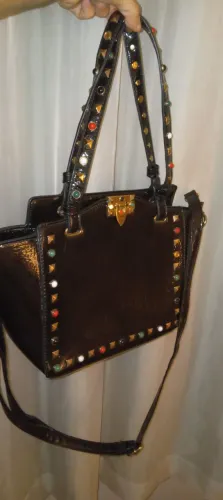 Bolsa preta verniz Media com apliques coloridos