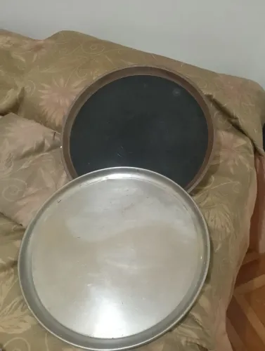Duas Bandeijas de inox .