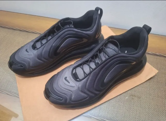 Nike Air Max 720 triple black