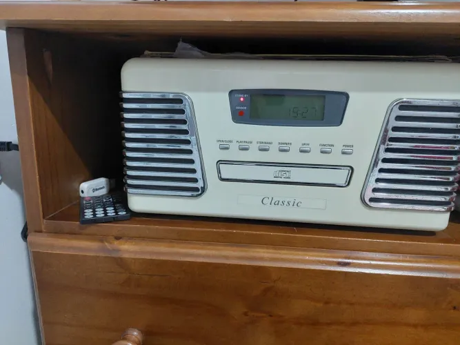 Toca discos Vinil e rádio retrô