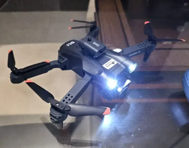 Drone Novo Com Câmeras Móveis Maleta e Acessórios Completo Várias Funções e Recursos