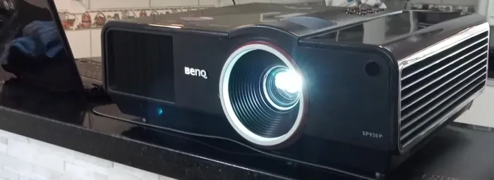Projetor Benq Profissional 6000 Lumens, Lâmpada dupla, HDMI, Grandes locais.