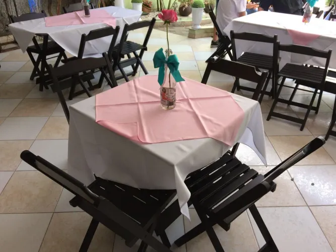 Mesas de madeira estilo boteco locação 