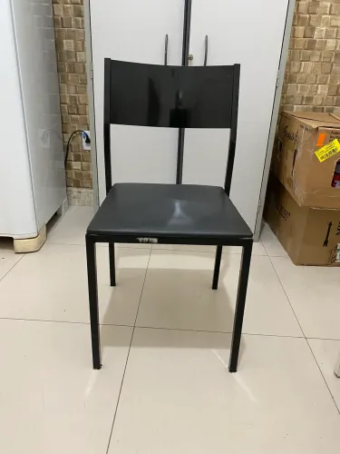 Cadeira de metal com assento acolchoado Tramontina