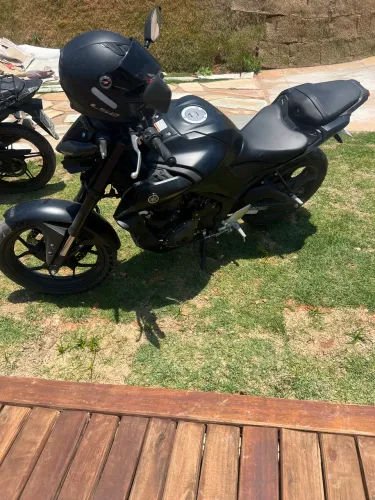 Moto praticamente zero único dono