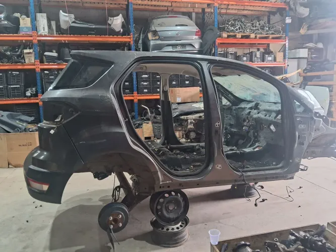 Traseira com teto ecosport sem acessórios so a lata
